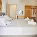 Victoria's Dream, In Paros Сasa de vacaciones
